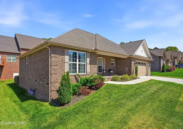 Photo 3 of Single family home for sale at 3872 Doral Dr, Maryville, TN 37801 | MLS# 1341247 | Listing updated on 2026-09-23