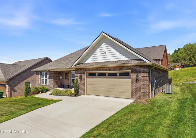 Photo 3 of Single family home for sale at 3872 Doral Dr, Maryville, TN 37801 | MLS# 1341247 | Listing updated on 2026-09-23
