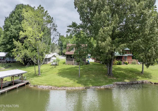 Photo 3 of Single family home for sale at 246 Howell Dr, Spring City, TN 37381 | MLS# 1343809 | Listing updated on 2026-06-29