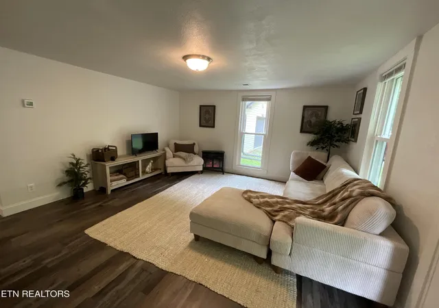 Homes for sale in Knoxville, TN | 5335 Wolfenbarger Ln, Knoxville, TN 37938 | MLS# 1340398