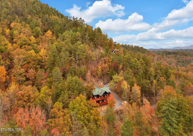 Photo 3 of Sale Pending at 3060 Walden Ridge Rd, Sevierville, TN 37862 | MLS# 1340543 | Listing updated on 2026-10-09