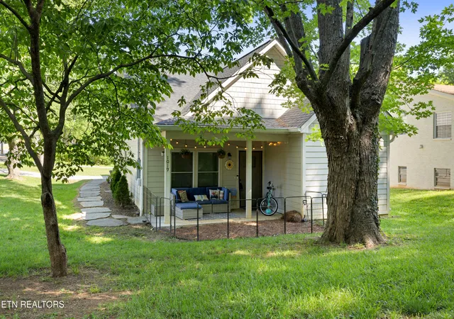 Homes for sale in Maryville, TN | 1019 Broyles Ave, Maryville, TN 37801 | MLS# 1341575