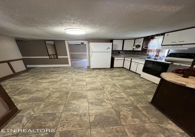 Homes for sale in Middlesboro, KY | 123 Cawood Ln, Middlesboro, KY 40965 | MLS# 1340557