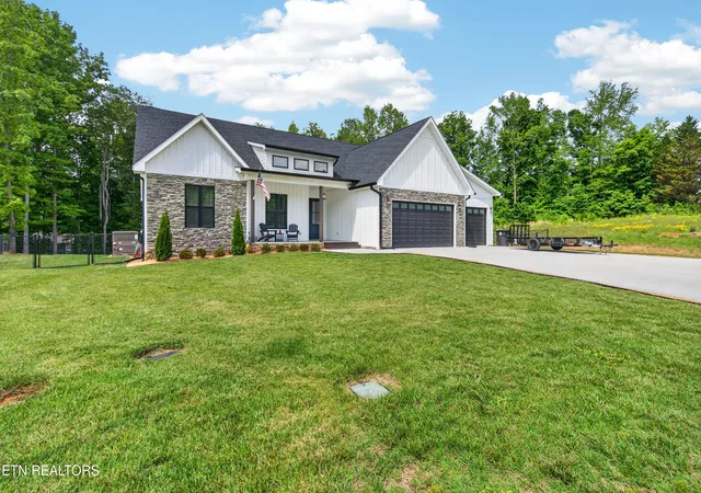 3rd image of 355 Shadows Lawn Dr, Athens, TN 37303 | MLS# 1340528