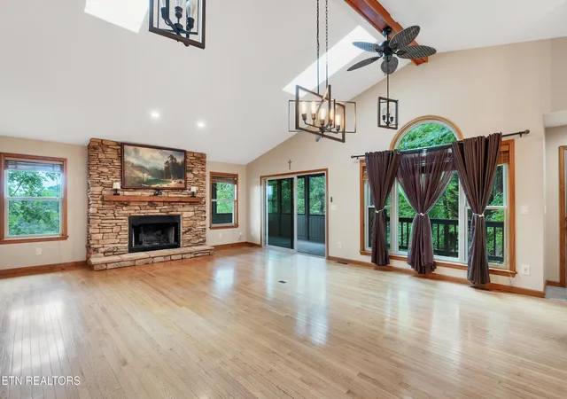 3rd image of 620 Hawk View Dr, Townsend, TN 37882 | MLS# 1344669