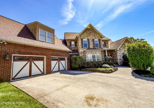 Photo 3 of Single family home for sale at 7400 Dovington Dr, Knoxville, TN 37920 | MLS# 1340624 | Listing updated on 2026-08-31