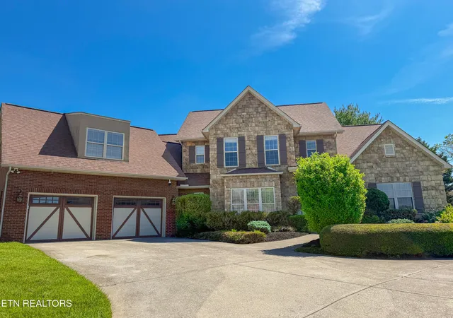 Photo 3 of Single family home for sale at 7400 Dovington Dr, Knoxville, TN 37920 | MLS# 1340624 | Listing updated on 2026-08-31