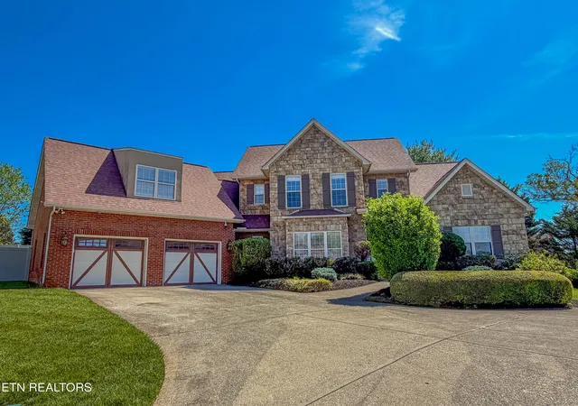 Photo 4 of Single family home for sale at 7400 Dovington Dr, Knoxville, TN 37920 | MLS# 1340624 | Listing updated on 2026-08-31