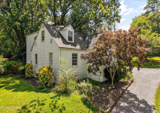 Photo 2 of Sale Pending at 5220 Haynes Sterchi Rd, Knoxville, TN 37912 | MLS# 1340756 | Listing updated on 2026-07-08