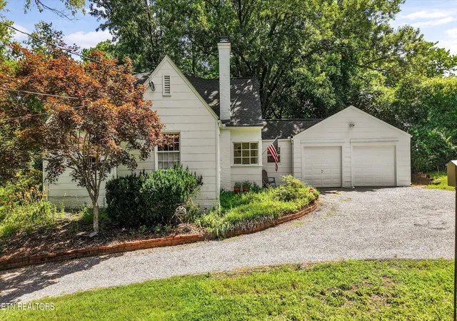 Photo 3 of Sale Pending at 5220 Haynes Sterchi Rd, Knoxville, TN 37912 | MLS# 1340756 | Listing updated on 2026-07-08