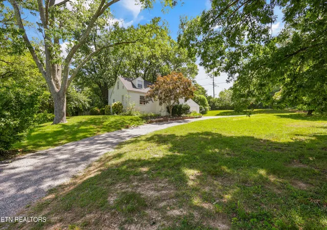 Photo 3 of Sale Pending at 5220 Haynes Sterchi Rd, Knoxville, TN 37912 | MLS# 1340756 | Listing updated on 2026-07-08