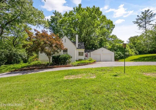 Photo 4 of Sale Pending at 5220 Haynes Sterchi Rd, Knoxville, TN 37912 | MLS# 1340756 | Listing updated on 2026-07-08