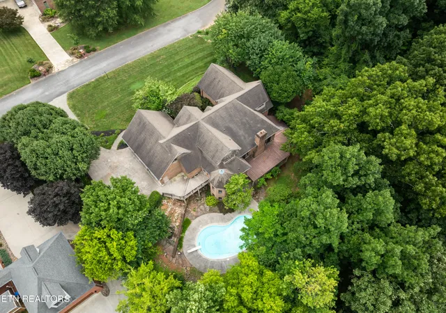 Photo 3 of Single family home for sale at 1923 Chestnut Grv Rd, Knoxville, TN 37932 | MLS# 1347493 | Listing updated on 2026-07-10