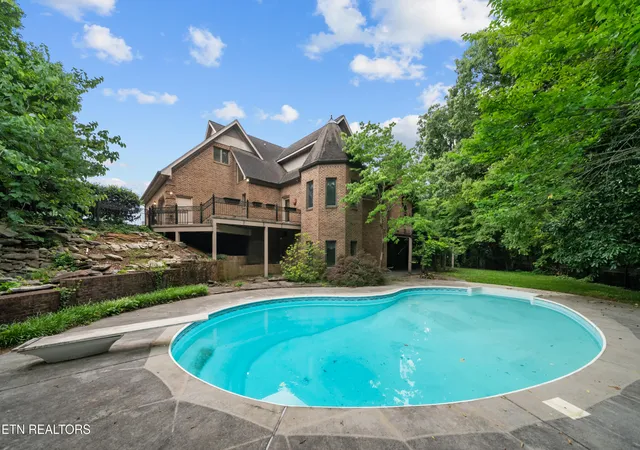 Photo 3 of Single family home for sale at 1923 Chestnut Grv Rd, Knoxville, TN 37932 | MLS# 1347493 | Listing updated on 2026-07-10