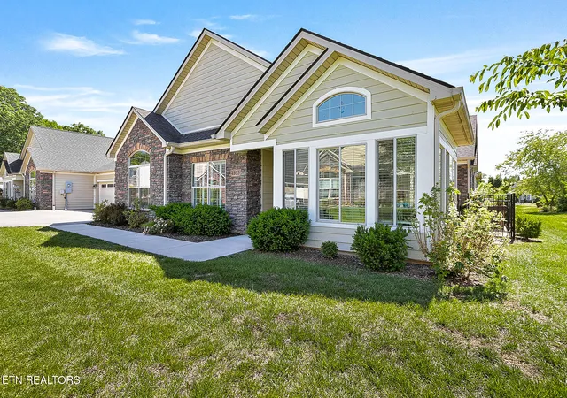Photo 2 of Sale Pending at 4955 Willow Blf Cir, Knoxville, TN 37914 | MLS# 1340838 | Listing updated on 2026-09-03