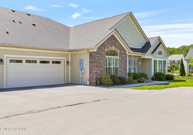 Photo 3 of Sale Pending at 4955 Willow Blf Cir, Knoxville, TN 37914 | MLS# 1340838 | Listing updated on 2026-09-03