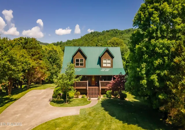 Photo 3 of Sale Pending at 3525 Autumn Woods Ln, Sevierville, TN 37862 | MLS# 1341103 | Listing updated on 2026-09-19