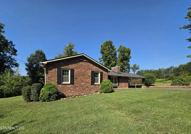 Photo 3 of Single family home for sale at 7352 Nw Winchester Dr, Knoxville, TN 37919 | MLS# 1340913 | Listing updated on 2026-08-29