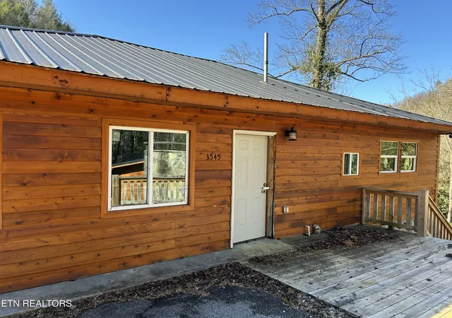 Photo 3 of Single family home for sale at 3545 East Pkwy, Gatlinburg, TN 37738 | MLS# 1341178 | Listing updated on 2026-05-17