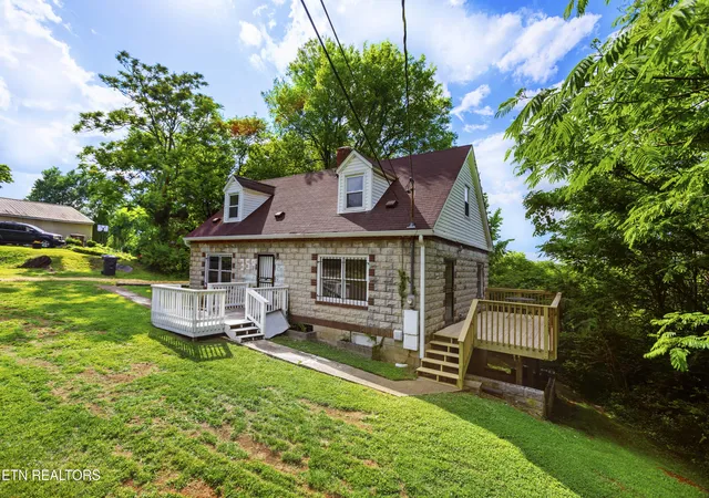 Homes for sale in Knoxville, TN | 359 Nash Rd, Knoxville, TN 37914 | MLS# 1342975