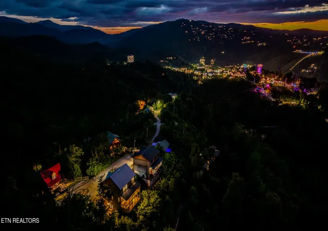 57th image of 704 Topside Rd, Gatlinburg, TN 37738 | MLS# 1340974
