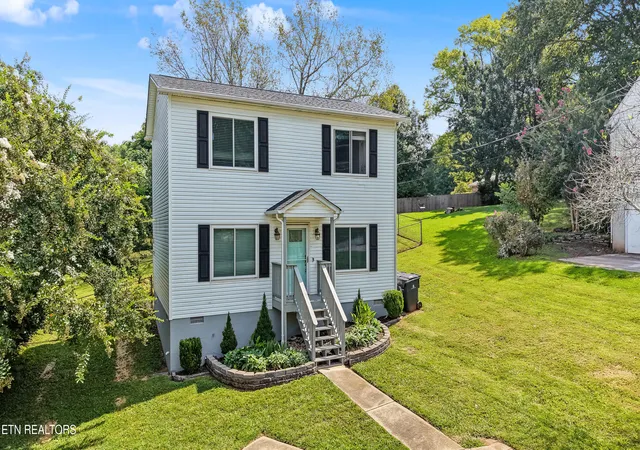 Photo 3 of Sale Pending at 608 Busbee Rd, Knoxville, TN 37920 | MLS# 1353420 | Listing updated on 2026-09-17