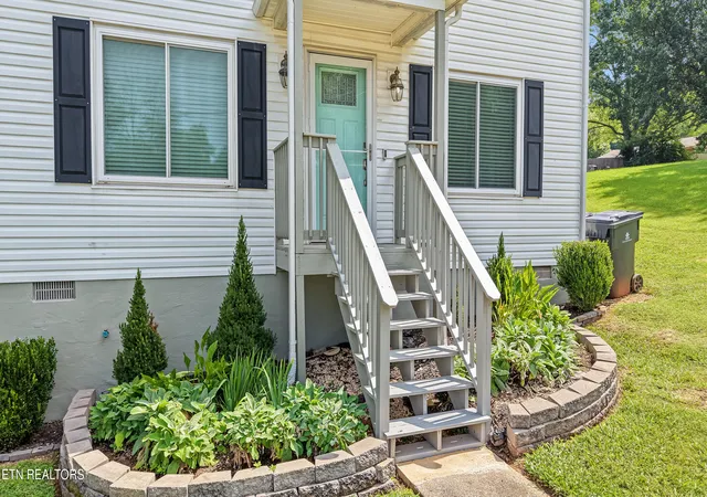 Photo 2 of Sale Pending at 608 Busbee Rd, Knoxville, TN 37920 | MLS# 1353420 | Listing updated on 2026-09-17