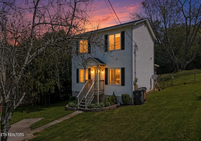 Photo 1 of Sale Pending at 608 Busbee Rd, Knoxville, TN 37920 | MLS# 1353420 | Listing updated on 2026-09-17