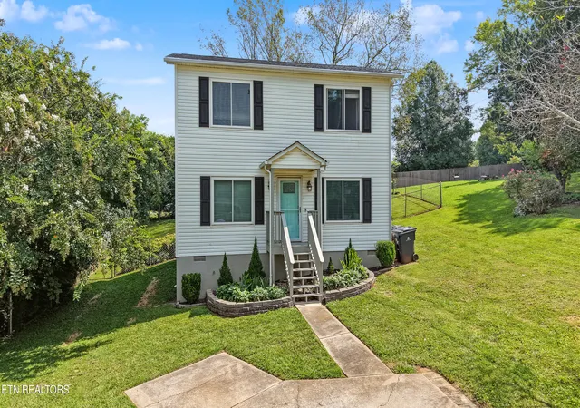 Photo 3 of Sale Pending at 608 Busbee Rd, Knoxville, TN 37920 | MLS# 1353420 | Listing updated on 2026-09-17