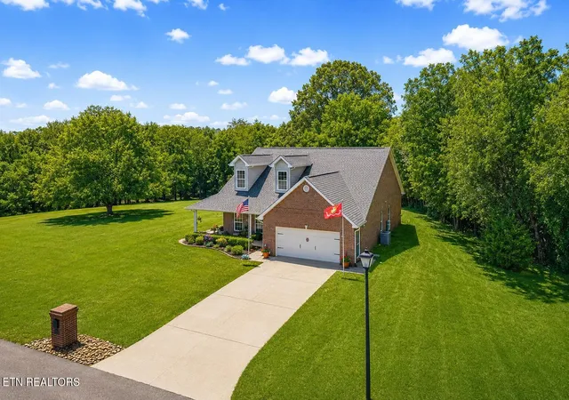 Homes for sale in Maryville, TN | 2017 Cherokee Dr, Maryville, TN 37801 | MLS# 1341056