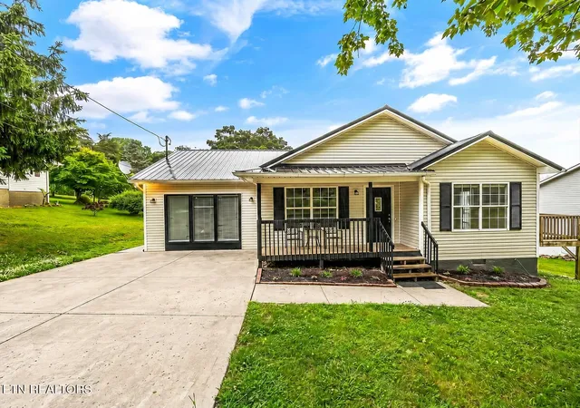 Homes for sale in Knoxville, TN | 8002 Hill Rd, Knoxville, TN 37938 | MLS# 1341165