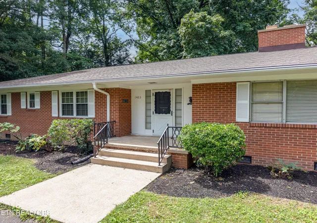 3rd image of 1403 Wilkinson Pike, Maryville, TN 37803 | MLS# 1346173