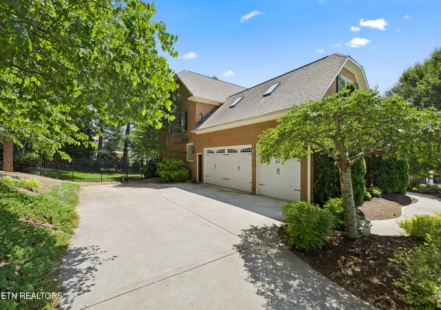 Photo 2 of Sale Pending at 1736 Saint Petersburg Rd, Knoxville, TN 37922 | MLS# 1342209 | Listing updated on 2026-09-11