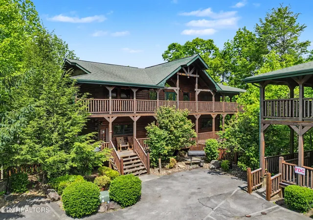 Photo 3 of Single family home for sale at 805 Spirit Loop Way, Gatlinburg, TN 37738 | MLS# 1341087 | Listing updated on 2026-05-16