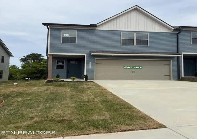 Photo 3 of Sale Pending at 1714 Bennett Village Dr, Maryville, TN 37804 | MLS# 1341172 | Listing updated on 2026-05-29