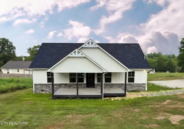 Homes for sale in La Follette, TN | 408 Glade Springs Rd, La Follette, TN 37766 | MLS# 1341249