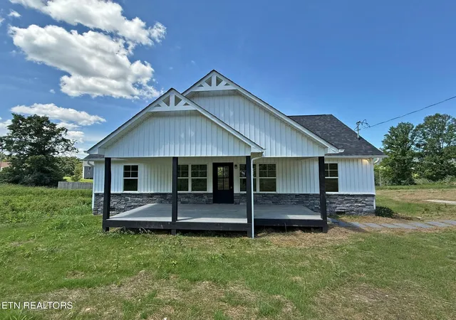 Homes for sale in La Follette, TN | 408 Glade Springs Rd, La Follette, TN 37766 | MLS# 1341249