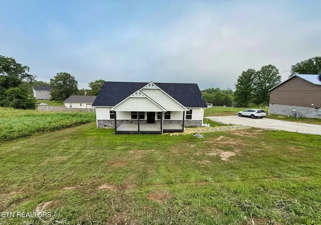 Homes for sale in La Follette, TN | 408 Glade Springs Rd, La Follette, TN 37766 | MLS# 1341249