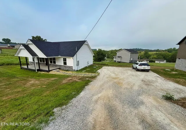 Homes for sale in La Follette, TN | 408 Glade Springs Rd, La Follette, TN 37766 | MLS# 1341249