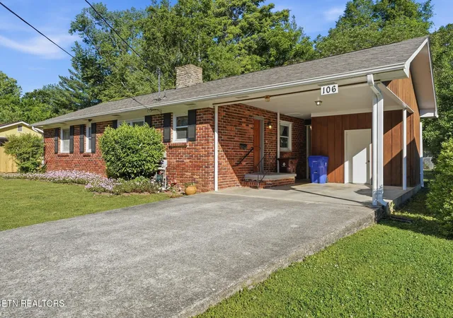 Homes for sale in Oak Ridge, TN | 106 Pallas Rd, Oak Ridge, TN 37830 | MLS# 1346000