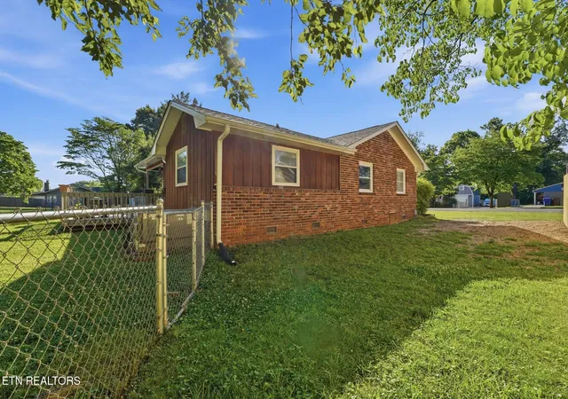 Homes for sale in Oak Ridge, TN | 106 Pallas Rd, Oak Ridge, TN 37830 | MLS# 1346000