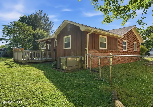 Homes for sale in Oak Ridge, TN | 106 Pallas Rd, Oak Ridge, TN 37830 | MLS# 1346000
