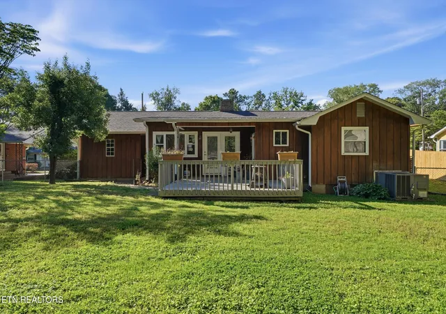 Homes for sale in Oak Ridge, TN | 106 Pallas Rd, Oak Ridge, TN 37830 | MLS# 1346000