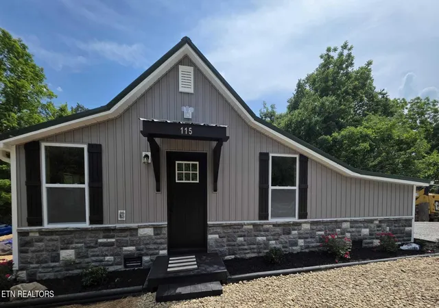 Homes for sale in Rocky Top, TN | 215 Longfield Rd Rd, Rocky Top, TN 37769 | MLS# 1341664