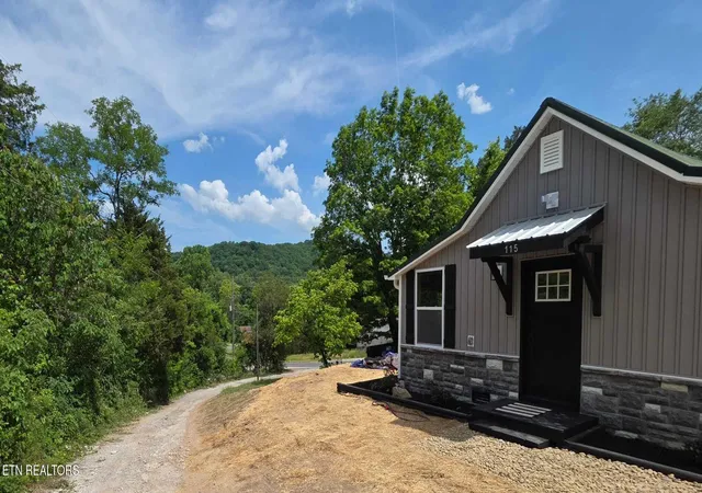 Homes for sale in Rocky Top, TN | 215 Longfield Rd Rd, Rocky Top, TN 37769 | MLS# 1341664