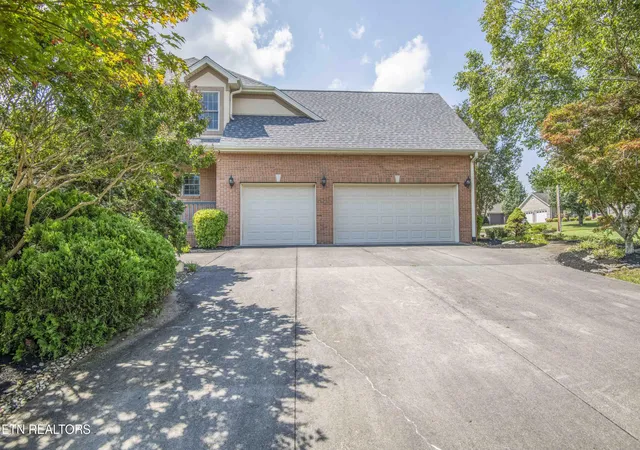Photo 3 of Single family home for sale at 118 Masthead Dr, Clinton, TN 37716 | MLS# 1341281 | Listing updated on 2026-09-21