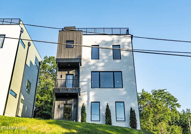 Photo 2 of Single family home for sale at 2600 Vucrest Ave, Knoxville, TN 37920 | MLS# 1341383 | Listing updated on 2026-09-08