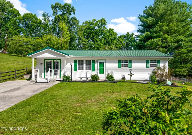Homes for sale in Jacksboro, TN | 310 Hollifield Dr, Jacksboro, TN 37757 | MLS# 1343989