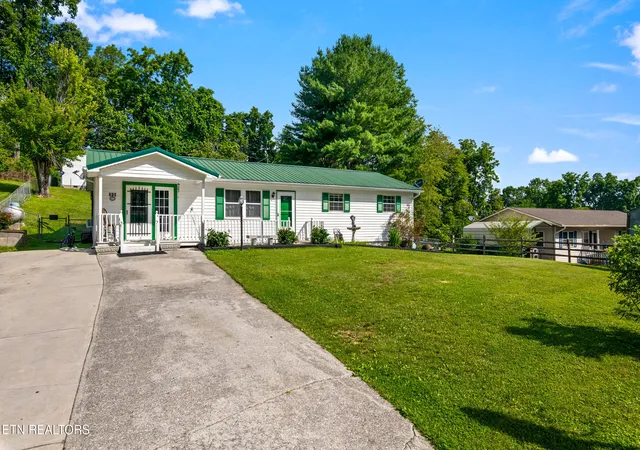 Homes for sale in Jacksboro, TN | 310 Hollifield Dr, Jacksboro, TN 37757 | MLS# 1343989