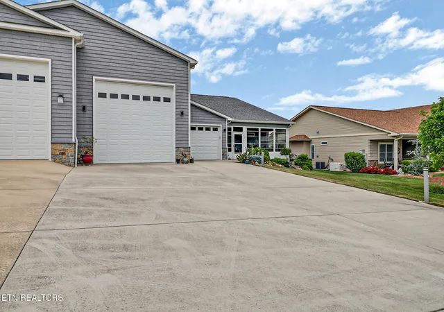 Photo 3 of Single family home for sale at 159 Holly Tree Dr, Crossville, TN 38555 | MLS# 1341326 | Listing updated on 2026-05-27